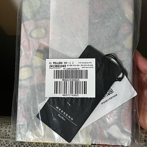 MaxMara Weekend Colorful Notebook - Picture 8 of 10